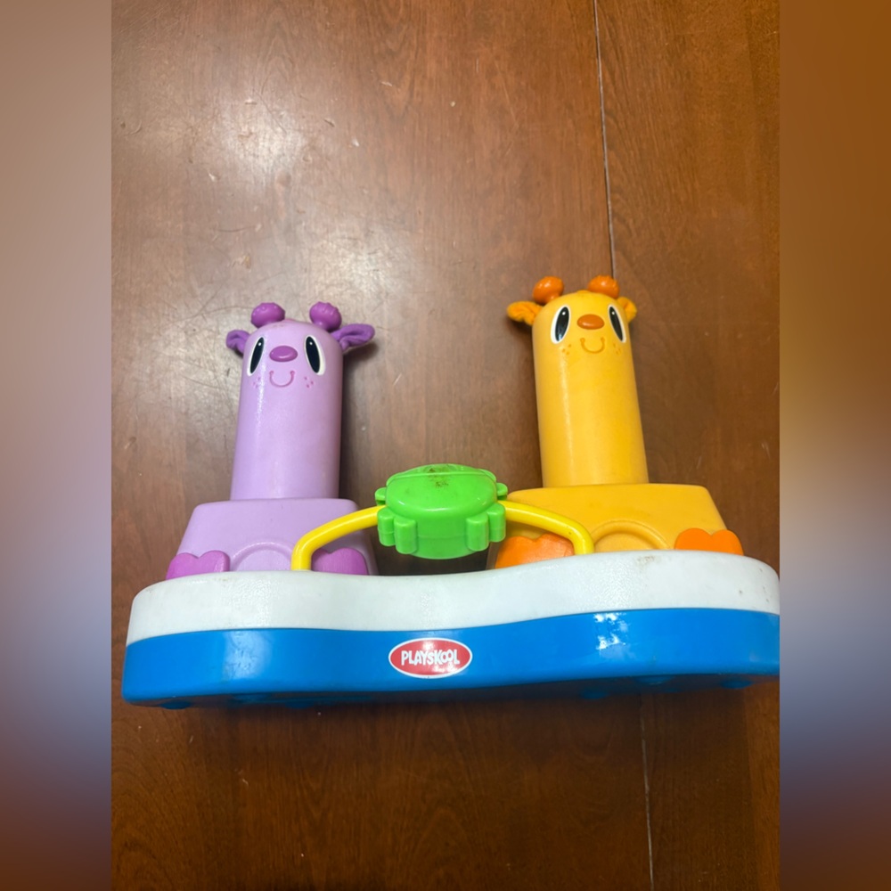 Playskool Colorful Giraffe Push-Button Bath Toy - Purple & Yellow